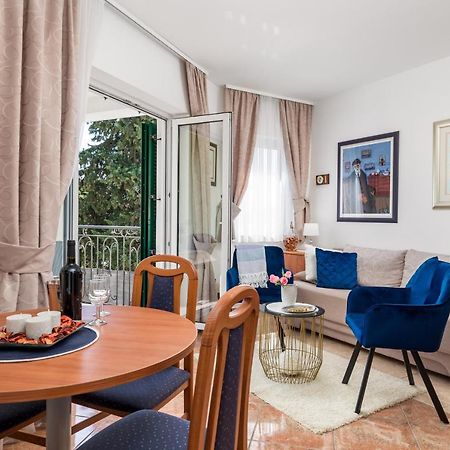 Light Summer Apartment With A Swimming Pool 오파티아 외부 사진