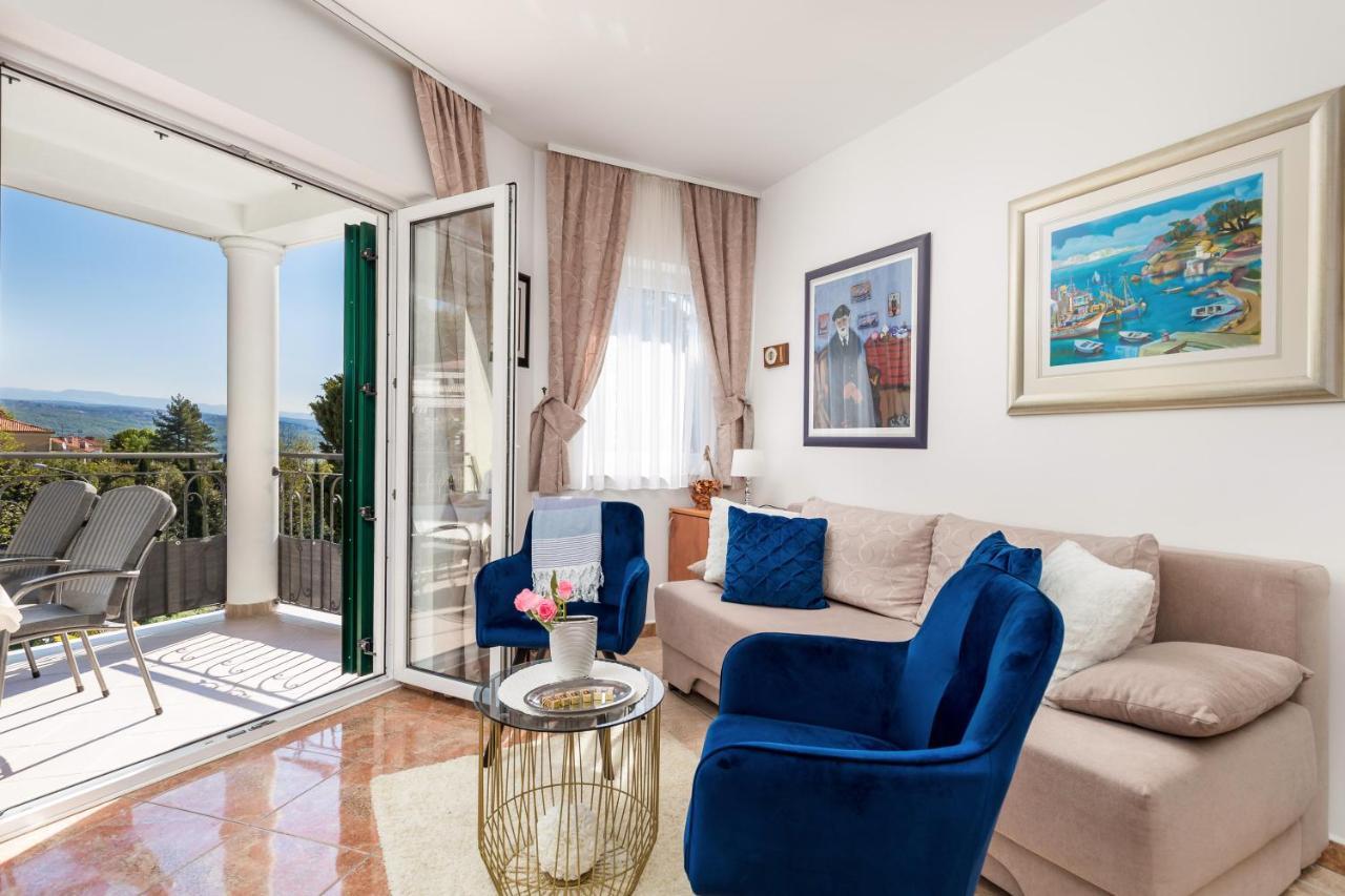 Light Summer Apartment With A Swimming Pool 오파티아 외부 사진