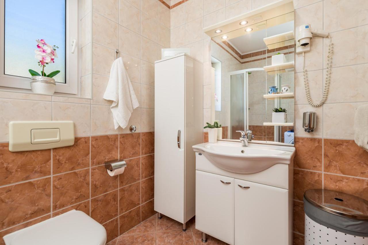 Light Summer Apartment With A Swimming Pool 오파티아 외부 사진