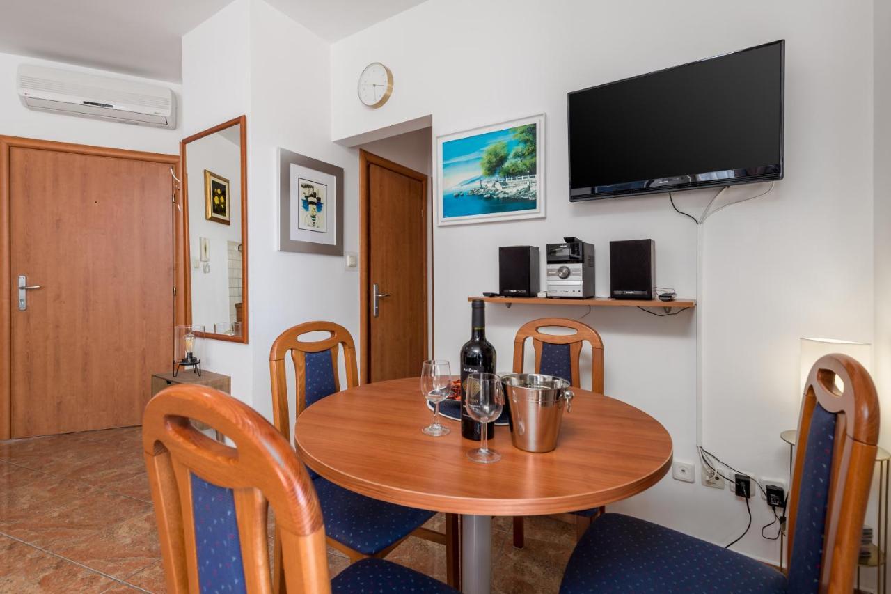 Light Summer Apartment With A Swimming Pool 오파티아 외부 사진