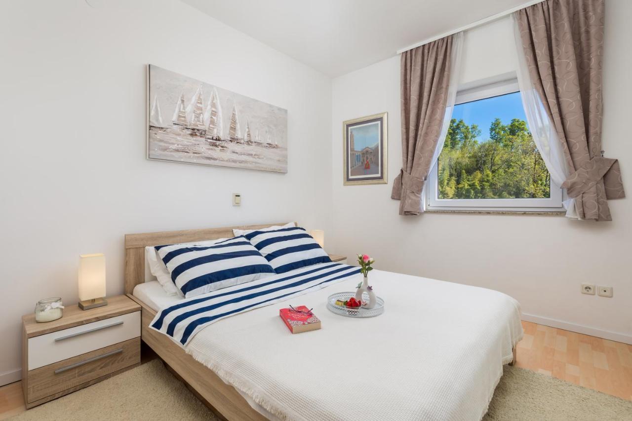 Light Summer Apartment With A Swimming Pool 오파티아 외부 사진