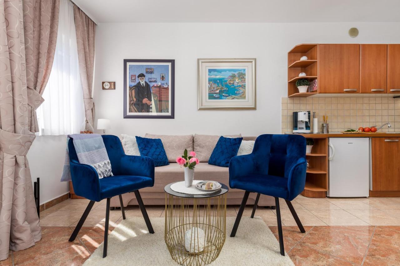 Light Summer Apartment With A Swimming Pool 오파티아 외부 사진